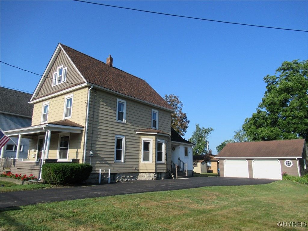 Attached, Detached Garage, Exterior, Facade, Queen Anne Victorian