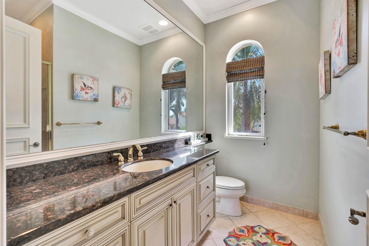 Bathroom, Interior, Recessed Lighting