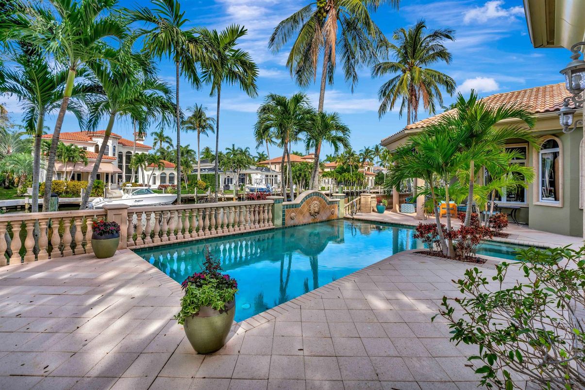 Exterior, Pool
