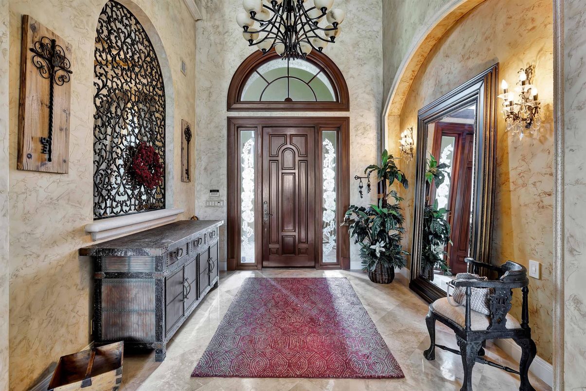 Chandelier, Interior