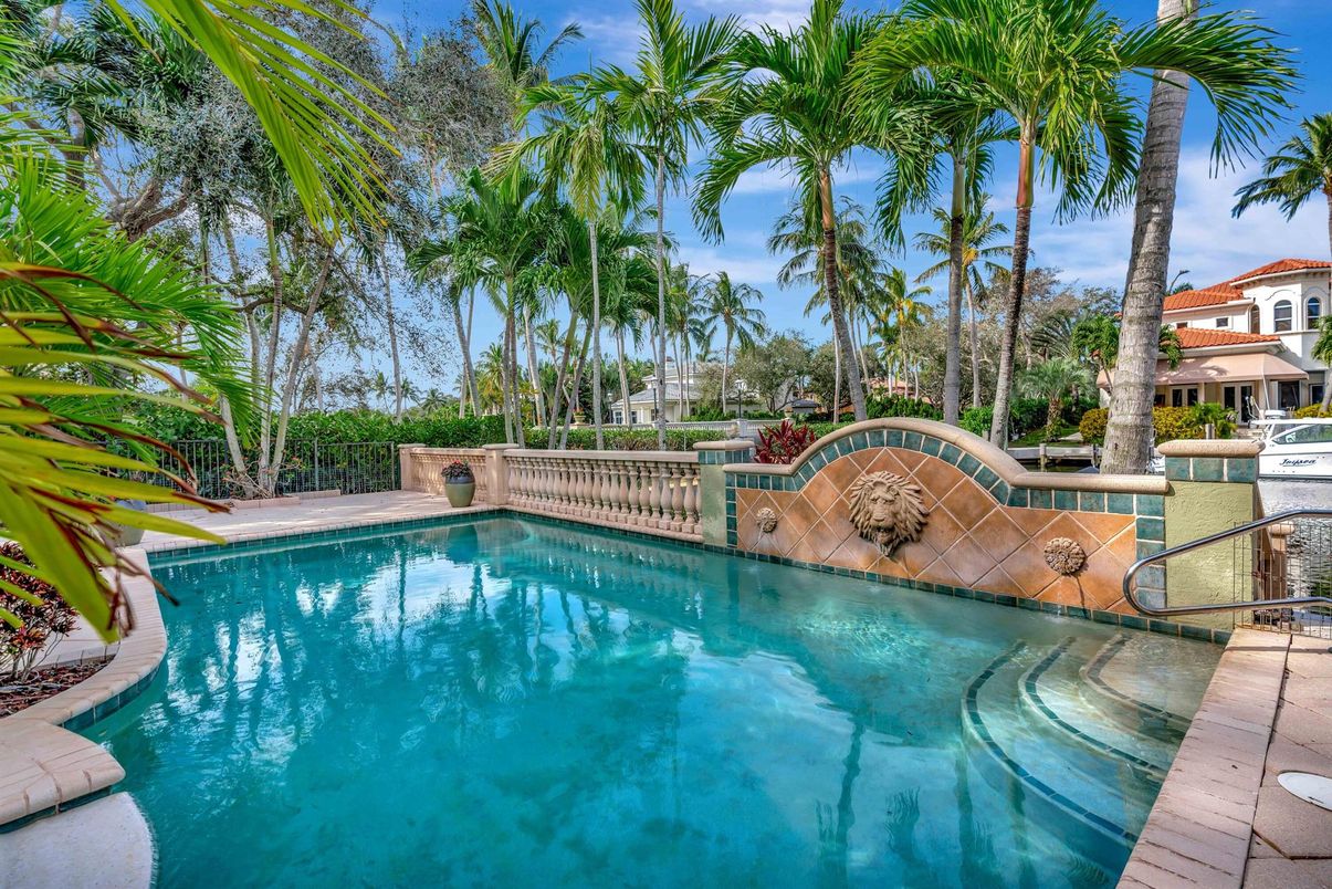 Exterior, Pool