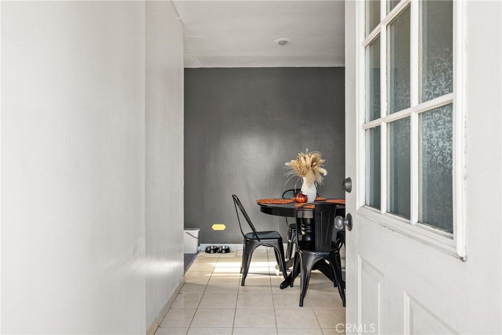 Dining room, Interior, Recessed Lighting