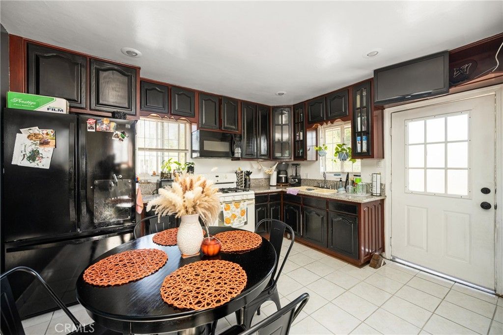 Dining room, Interior, Kitchen, Recessed Lighting