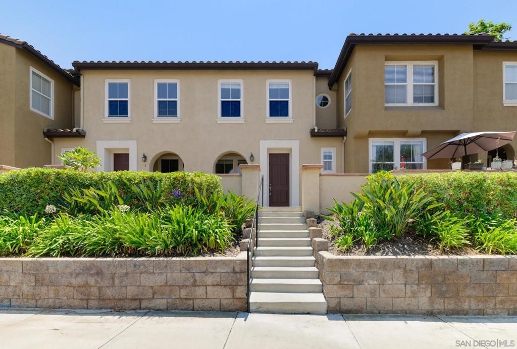 Exterior, Facade, Mediterranean
