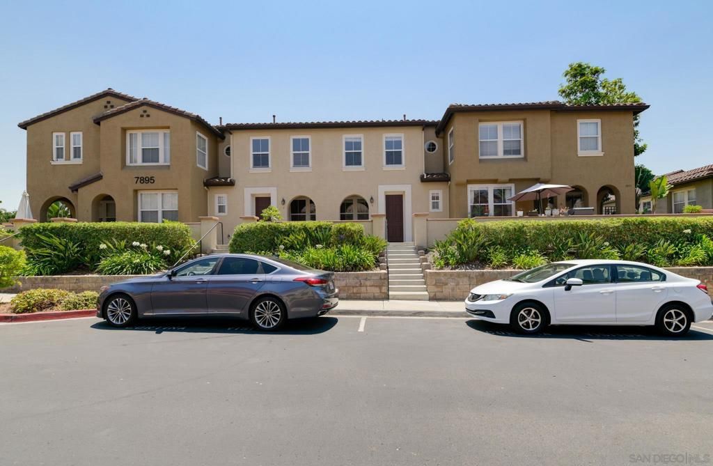 Exterior, Facade, Mediterranean