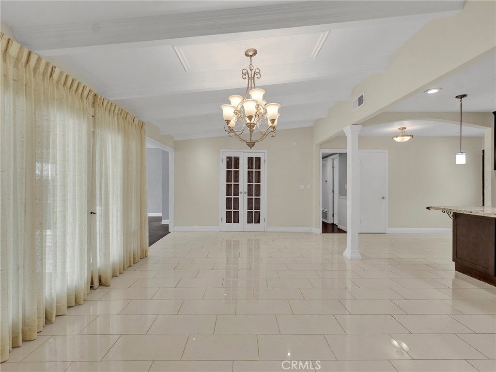 Chandelier, Empty room, Interior, Recessed Lighting