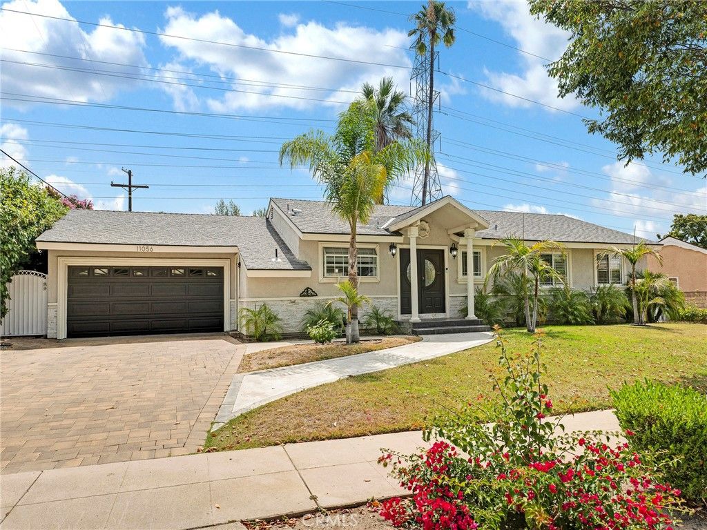 Attached, Exterior, Facade, Ranch