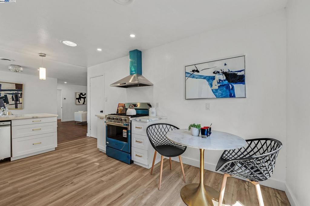 Dining room, Interior, Kitchen, Pendant Lights, Recessed Lighting, Stainless Steel Appliances, Wood Texture Flooring