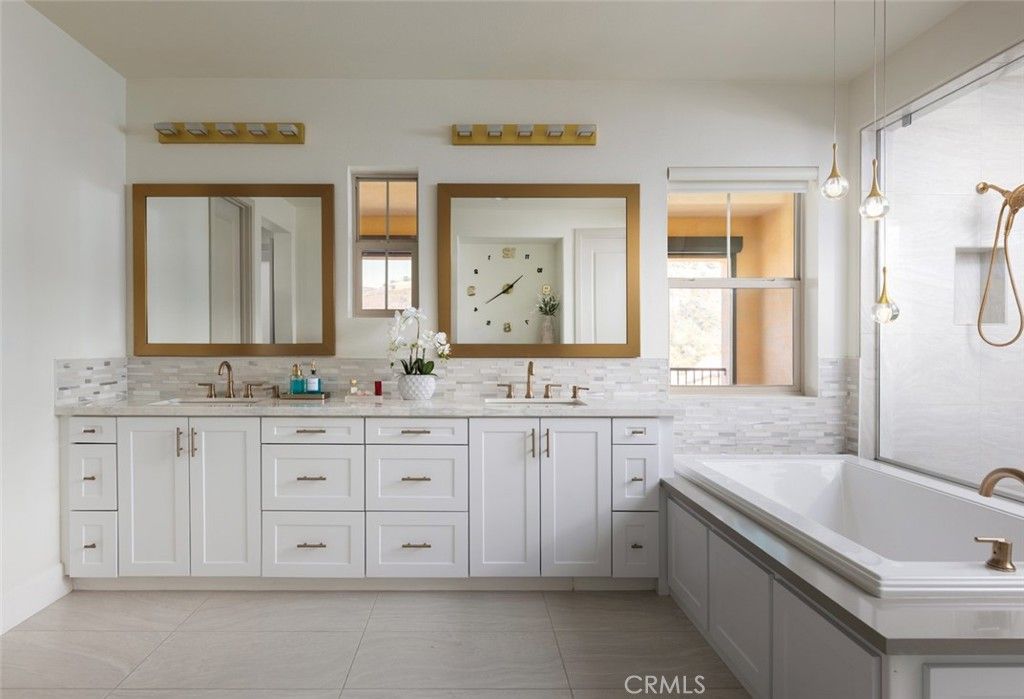 Bathroom, Dual Sink Vanities, Interior