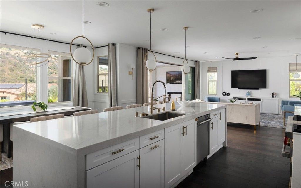 Interior, Kitchen, Living room, Pendant Lights, Recessed Lighting, Wood Texture Flooring