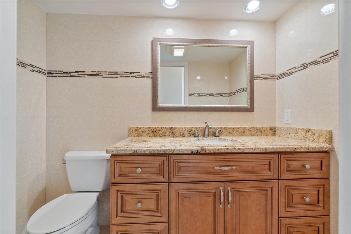 Bathroom, Interior, Recessed Lighting