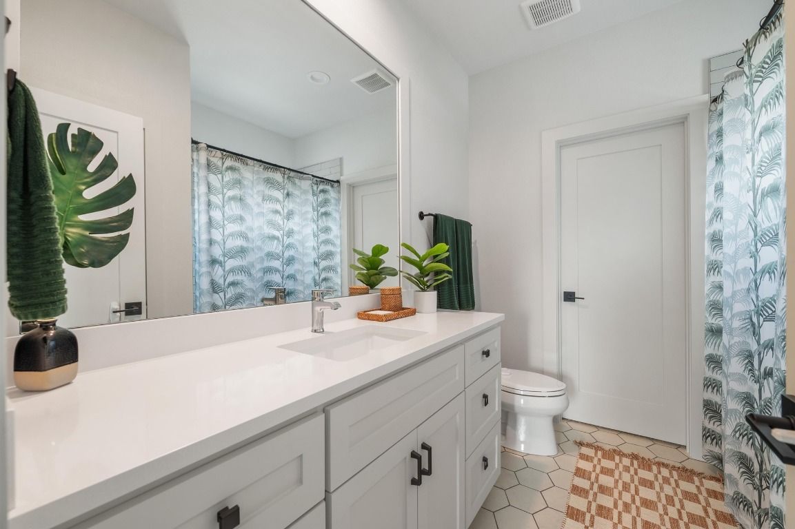 Bathroom, Interior, Recessed Lighting