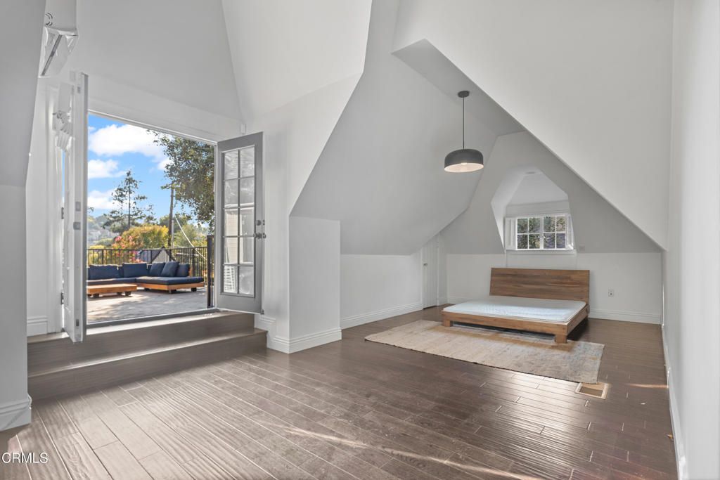 Interior, Pendant Lights, Wood Texture Flooring