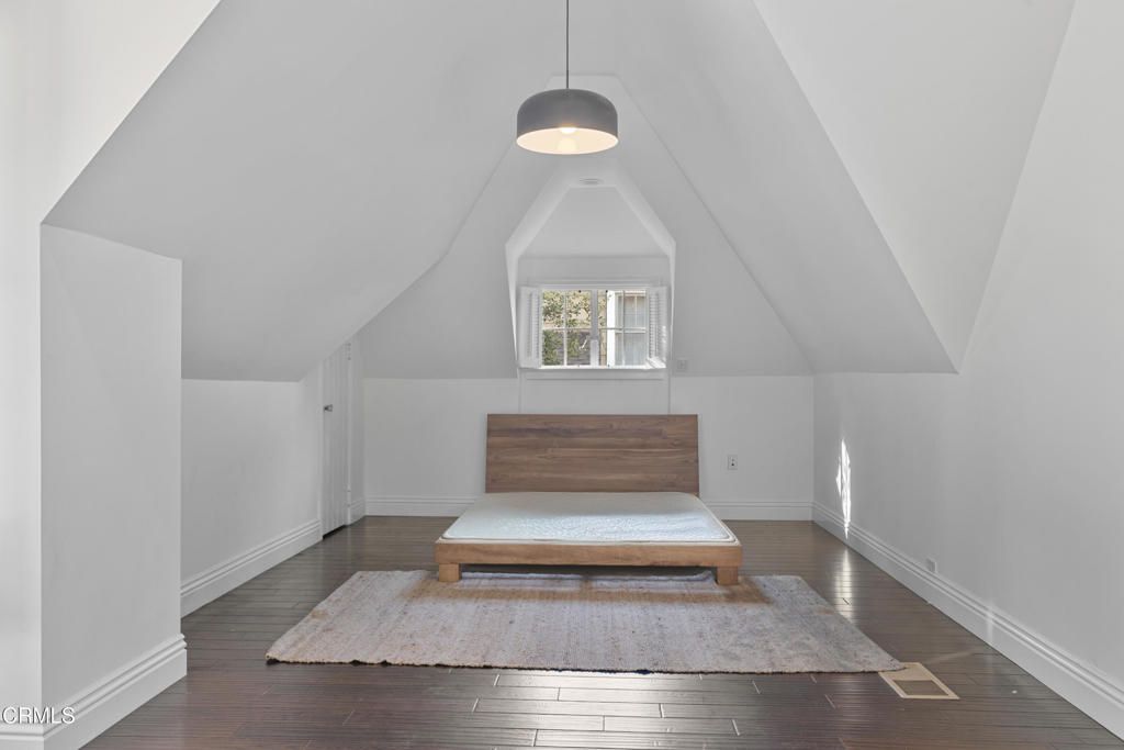 Interior, Pendant Lights, Wood Texture Flooring