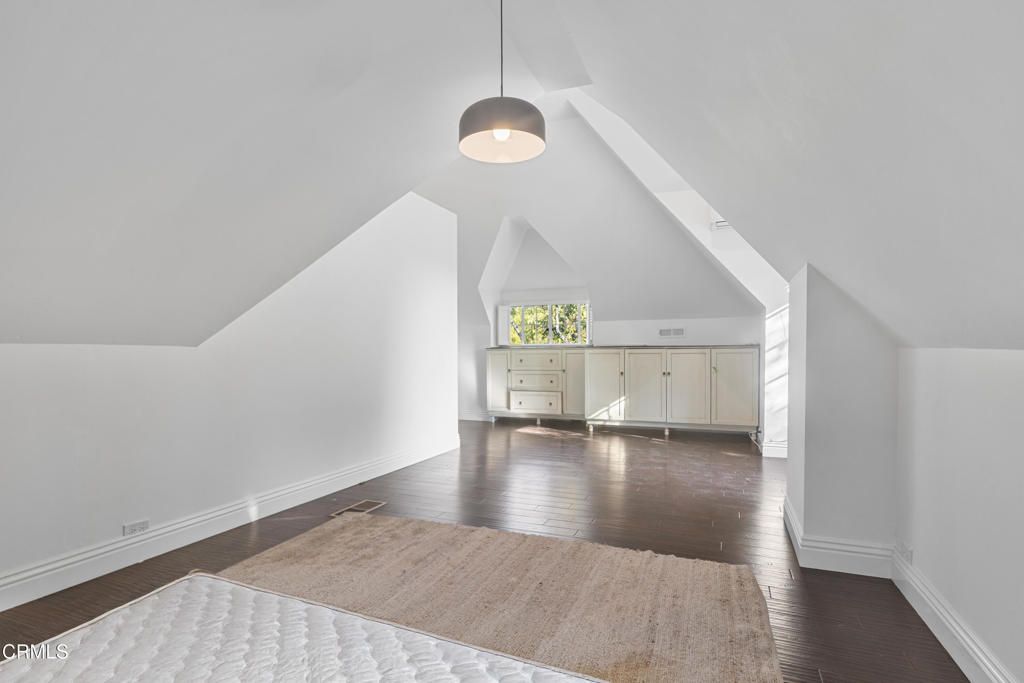 Interior, Pendant Lights, Wood Texture Flooring