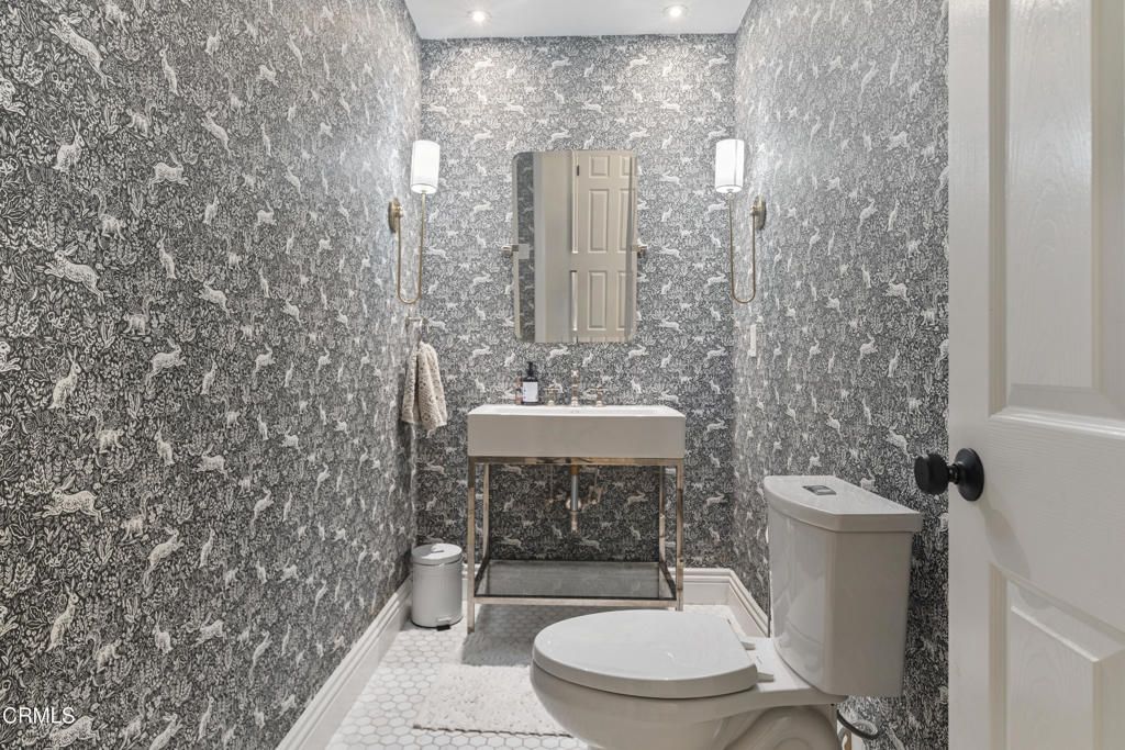 Bathroom, Interior, Recessed Lighting