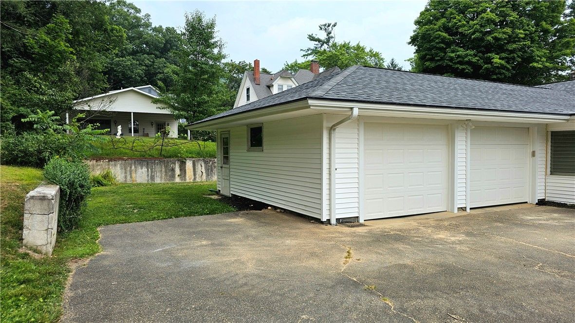 Detached Garage, Exterior