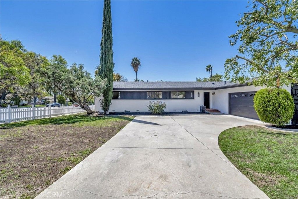 Attached, Backyard, Exterior, Facade, Ranch