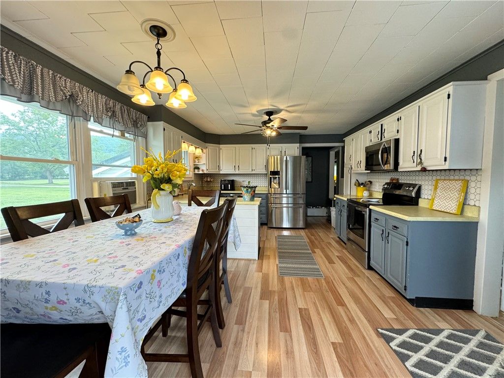 Dining room, Interior, Kitchen, Pendant Lights, Stainless Steel Appliances, Wood Texture Flooring