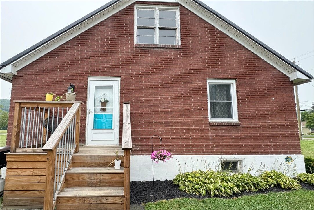 Exterior, Facade, Brick Facade, Rowhouse