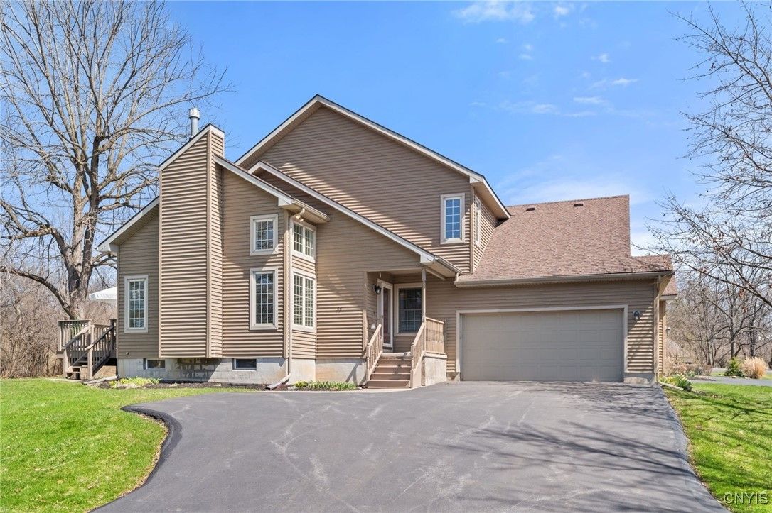 Attached, Exterior, Facade, American Craftsman