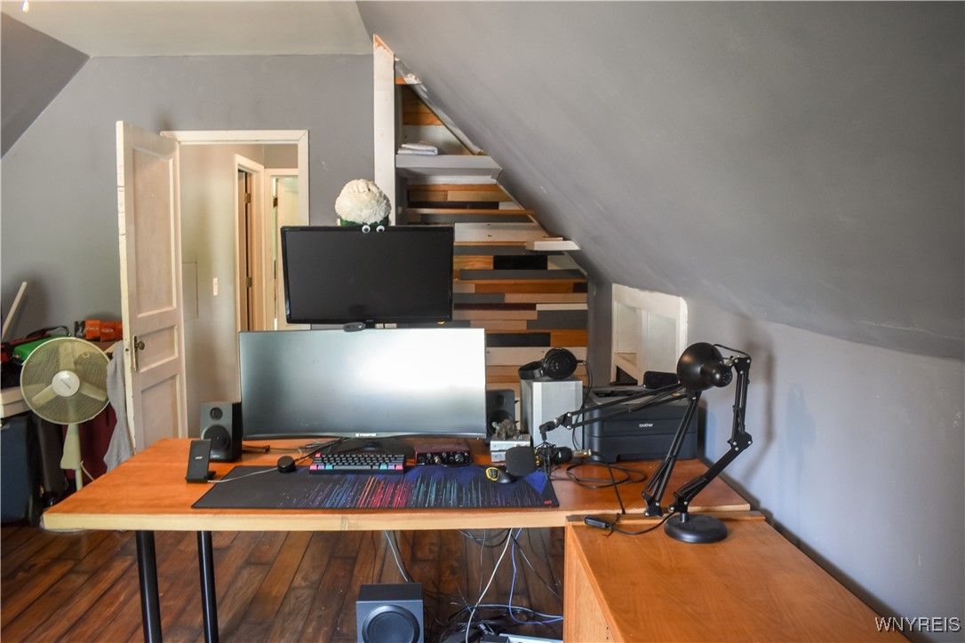 Home Office, Interior
