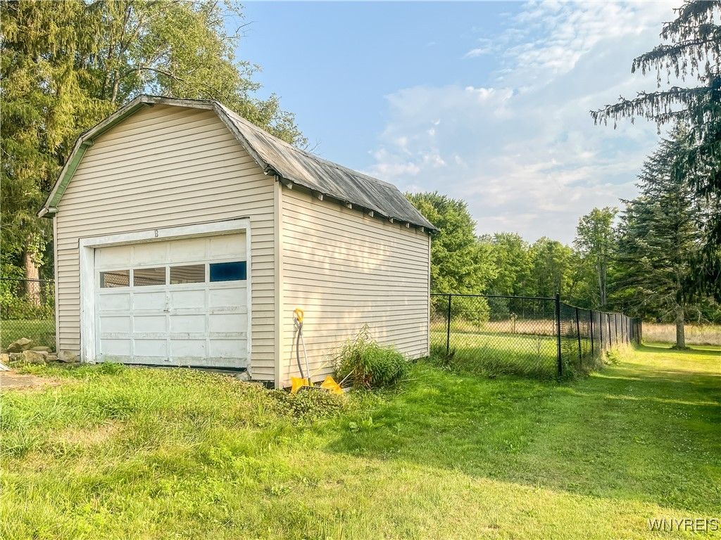 Backyard, Detached Garage, Exterior