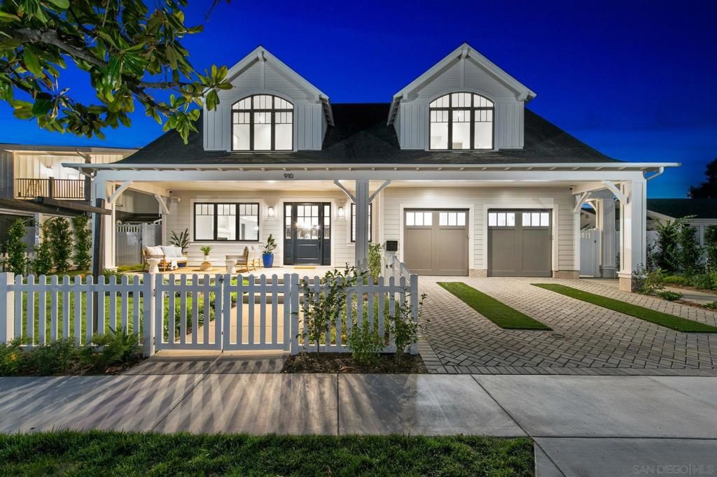 Attached, Exterior, Facade, Farmhouse