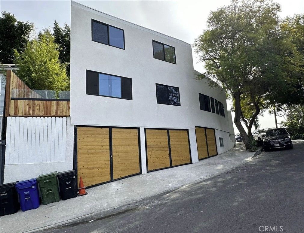 Attached, Exterior, Facade, Modern