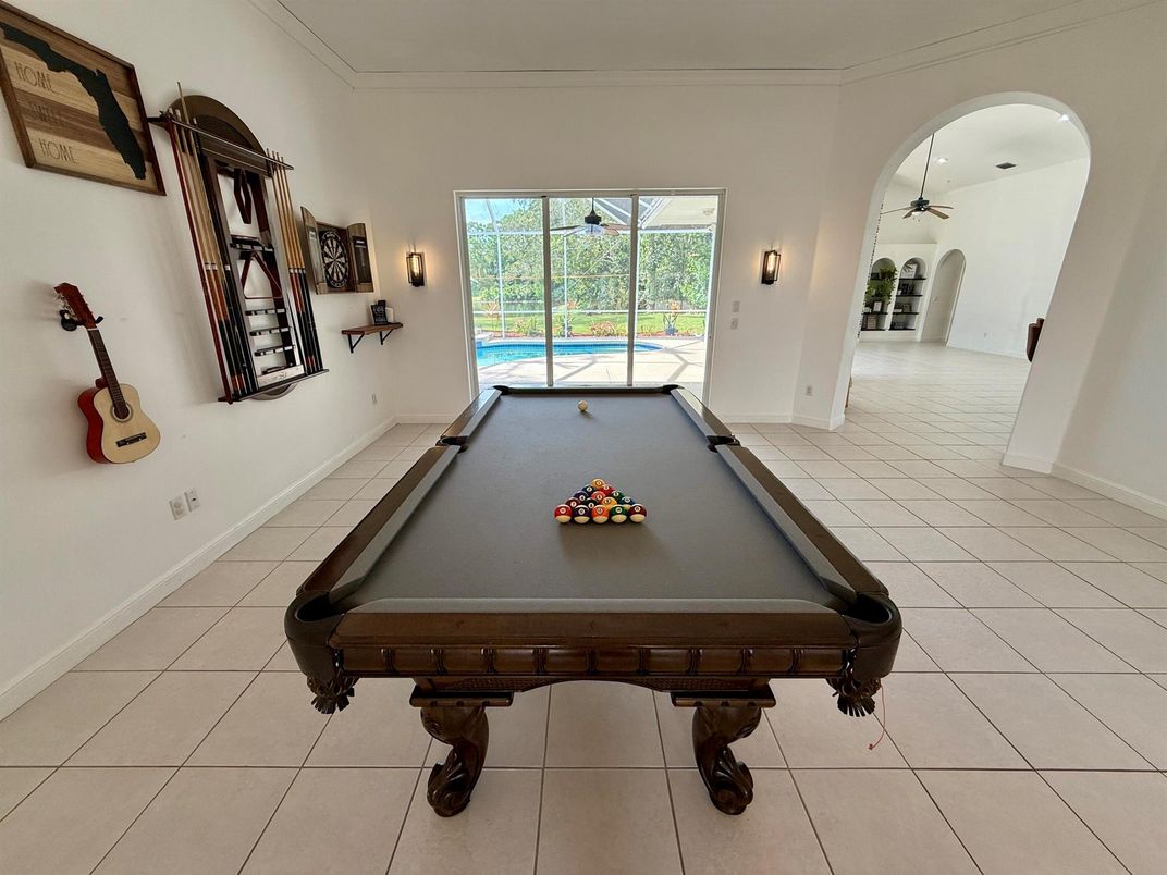 Billiard Table, Game Room, Interior