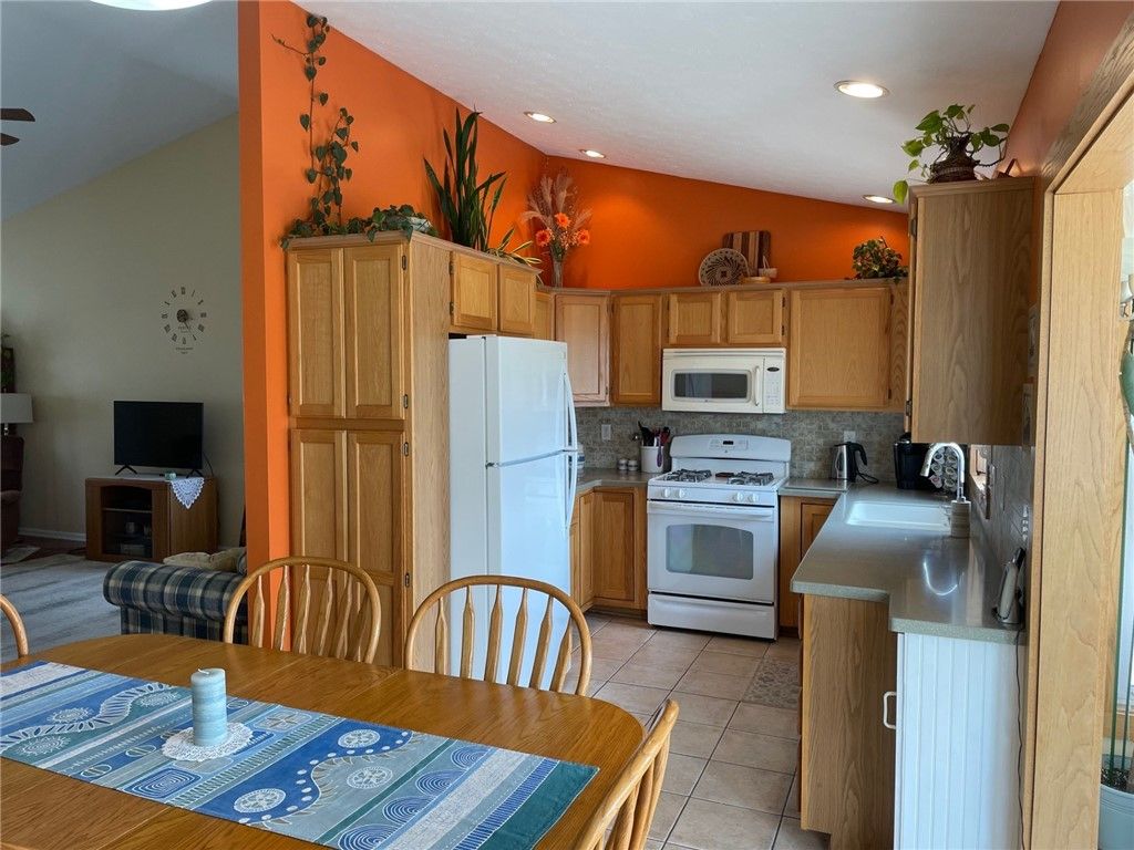 Dining room, Interior, Kitchen, Recessed Lighting