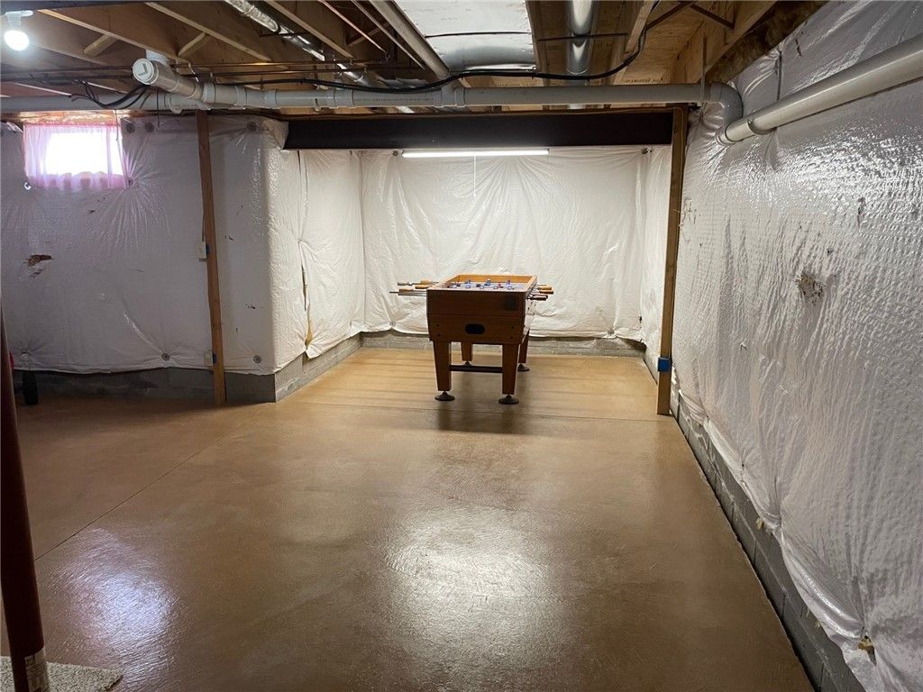 Game Room, Interior