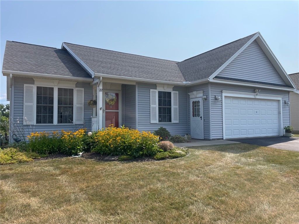 Attached, Exterior, Facade, Ranch