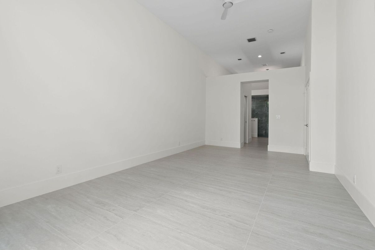 Empty room, Interior, Recessed Lighting