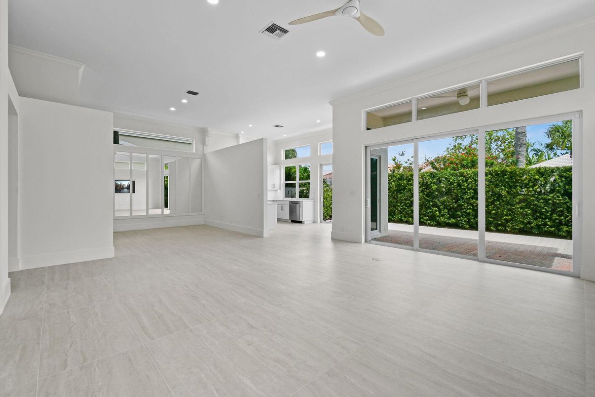 Empty room, Interior, Recessed Lighting