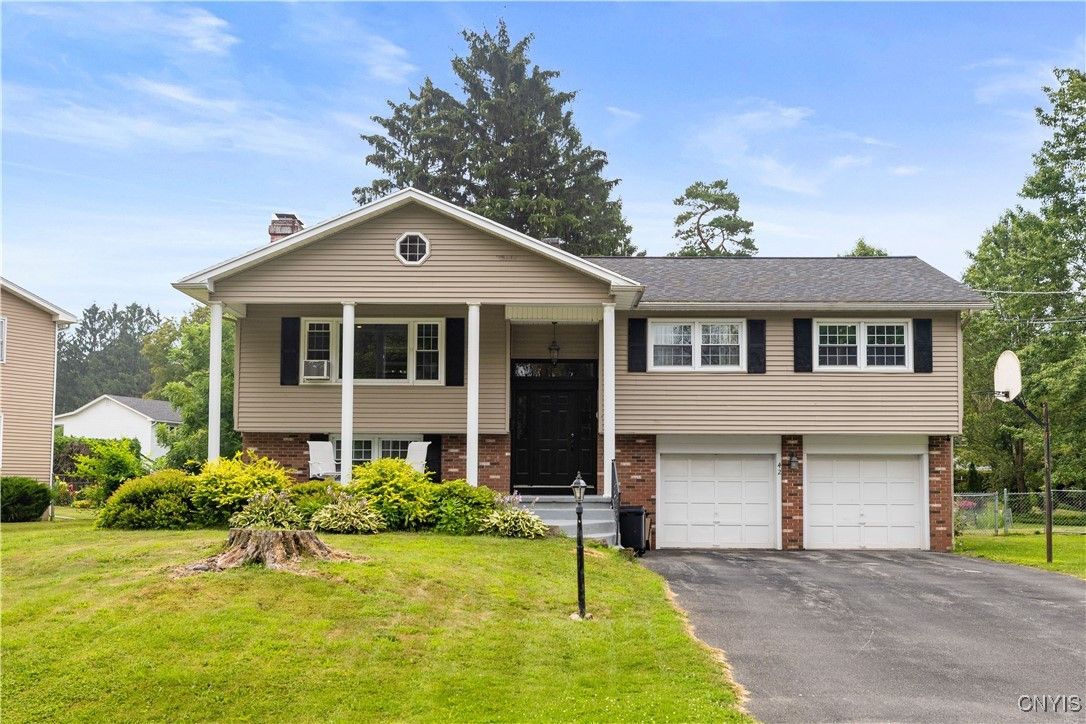 Attached, Exterior, Facade, Brick Facade, Raised Ranch