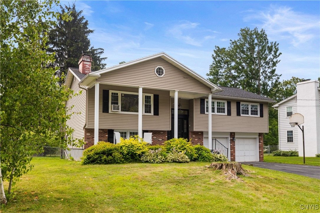 Attached, Exterior, Facade, Brick Facade, Raised Ranch