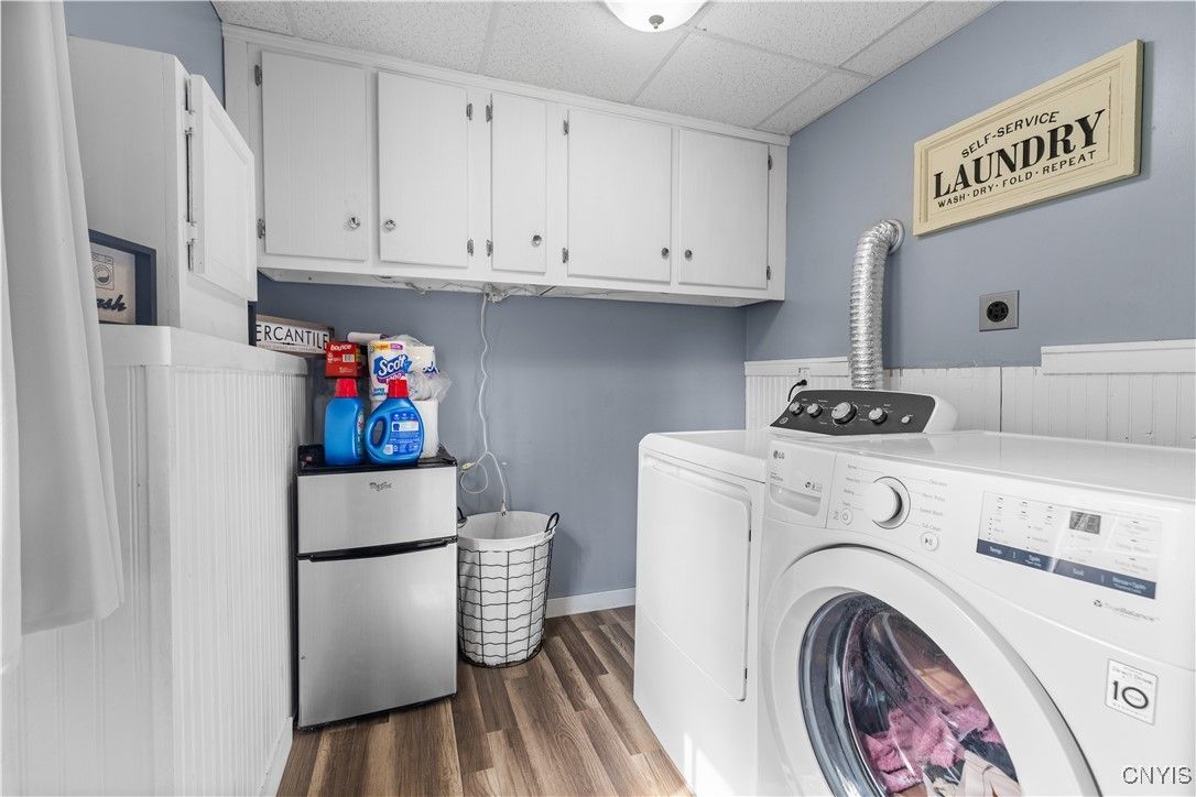 Interior, Washer, Wood Texture Flooring