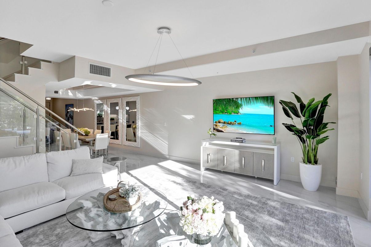 Dining room, Interior, Living room, Pendant Lights