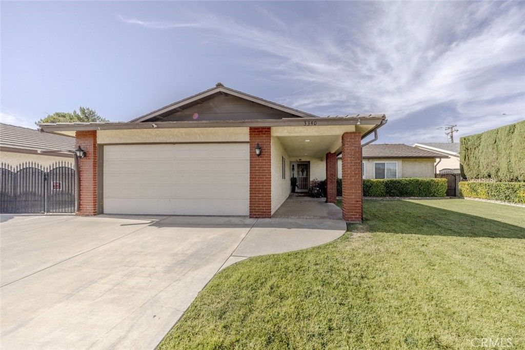 Attached, Exterior, Facade, Brick Facade, Ranch