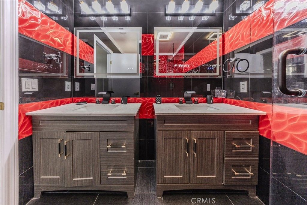 Bathroom, Dual Sink Vanities, Interior