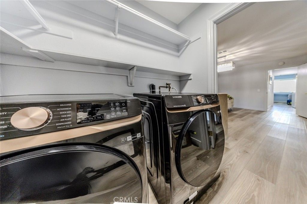 Interior, Washer, Wood Texture Flooring