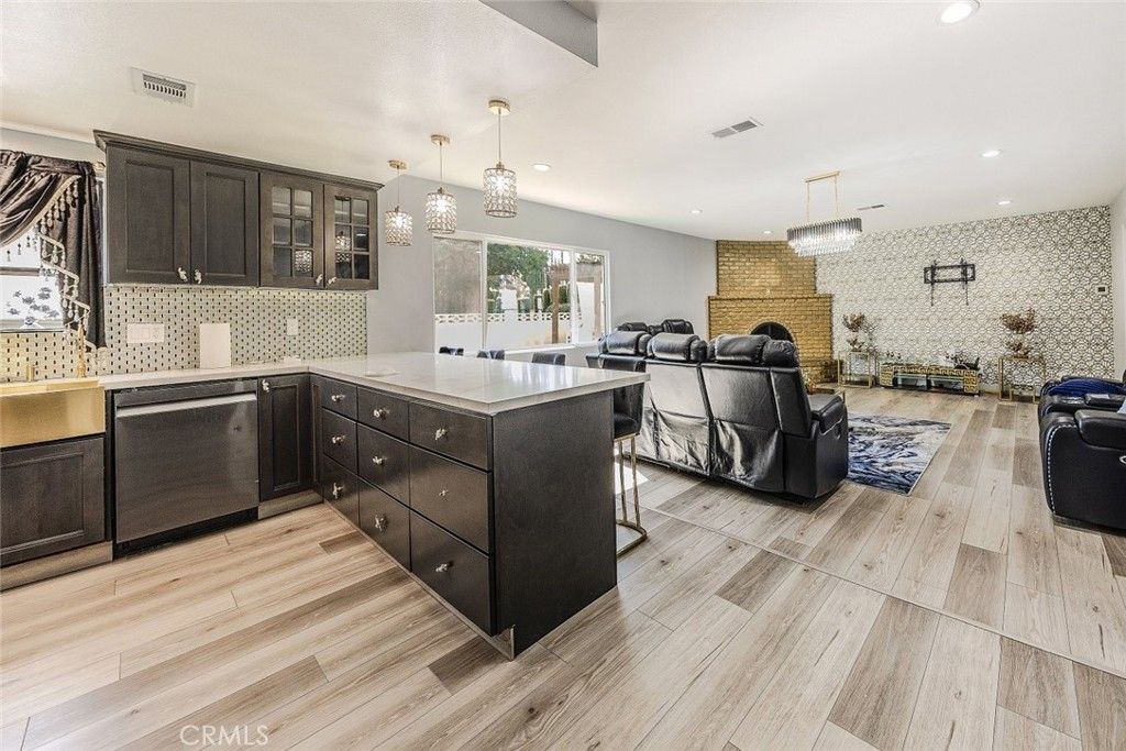 Interior, Kitchen, Living room, Pendant Lights, Recessed Lighting, Wood Texture Flooring