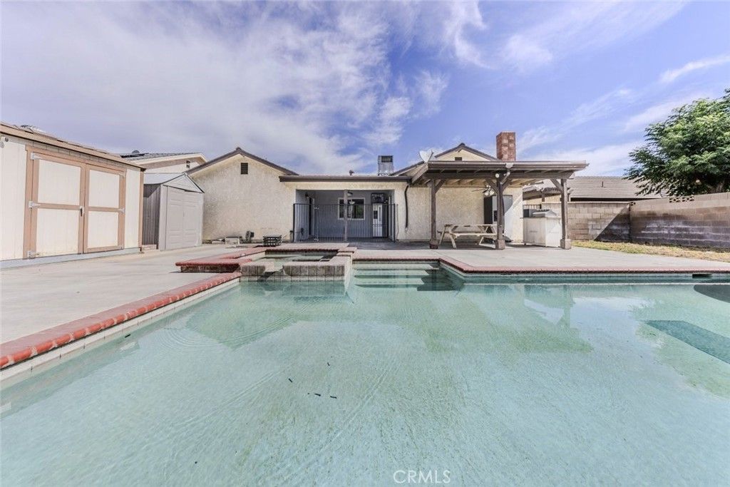 Exterior, Pool