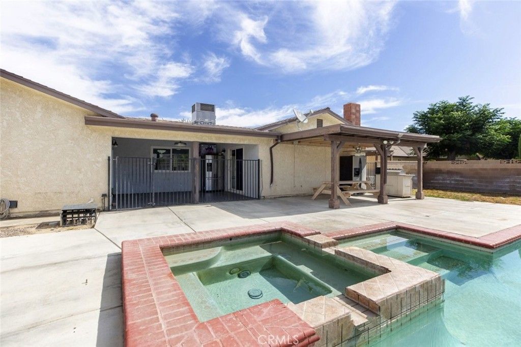 Exterior, Hot Tub, Pool