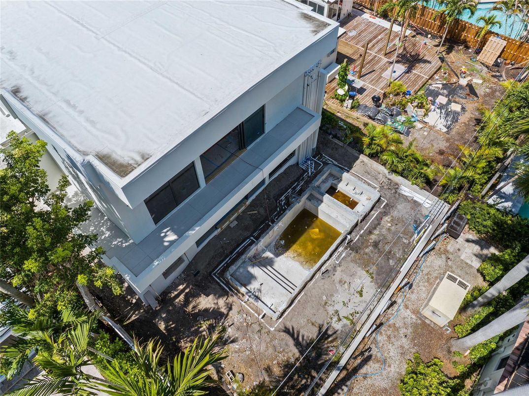 Exterior, Drone