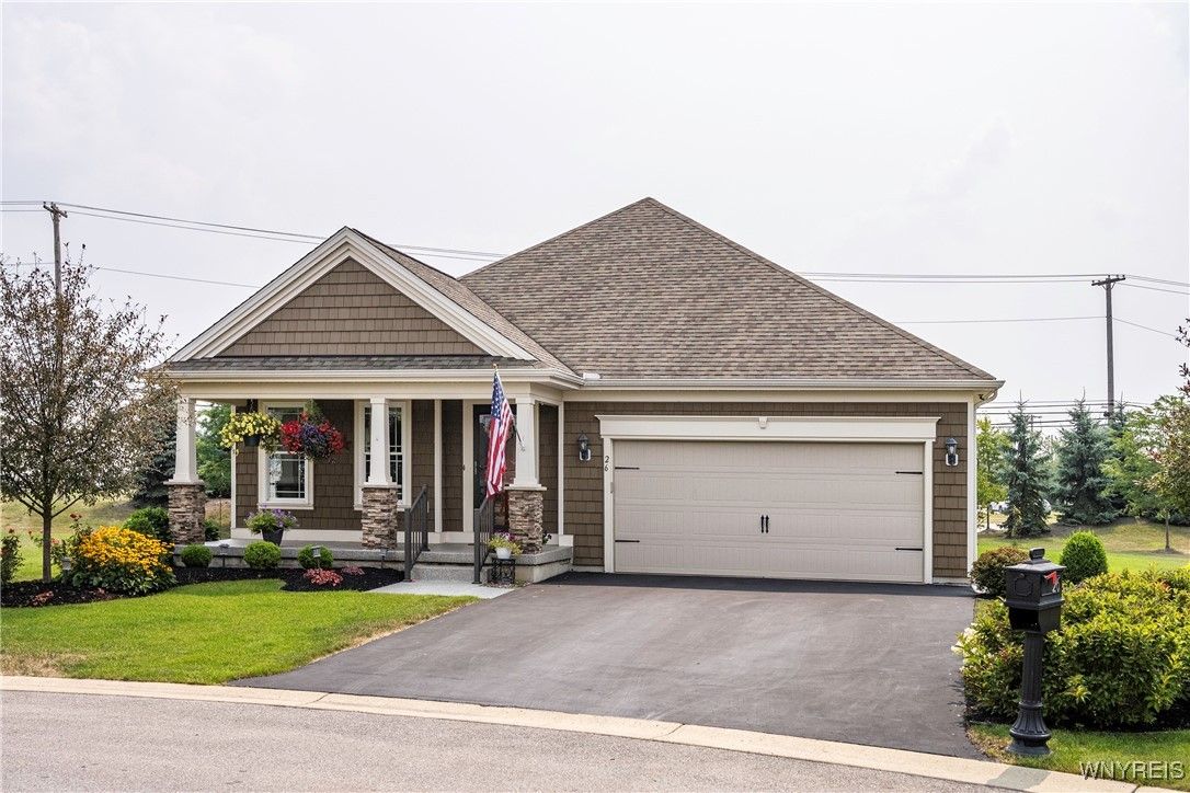 Attached, Exterior, Facade, American Craftsman