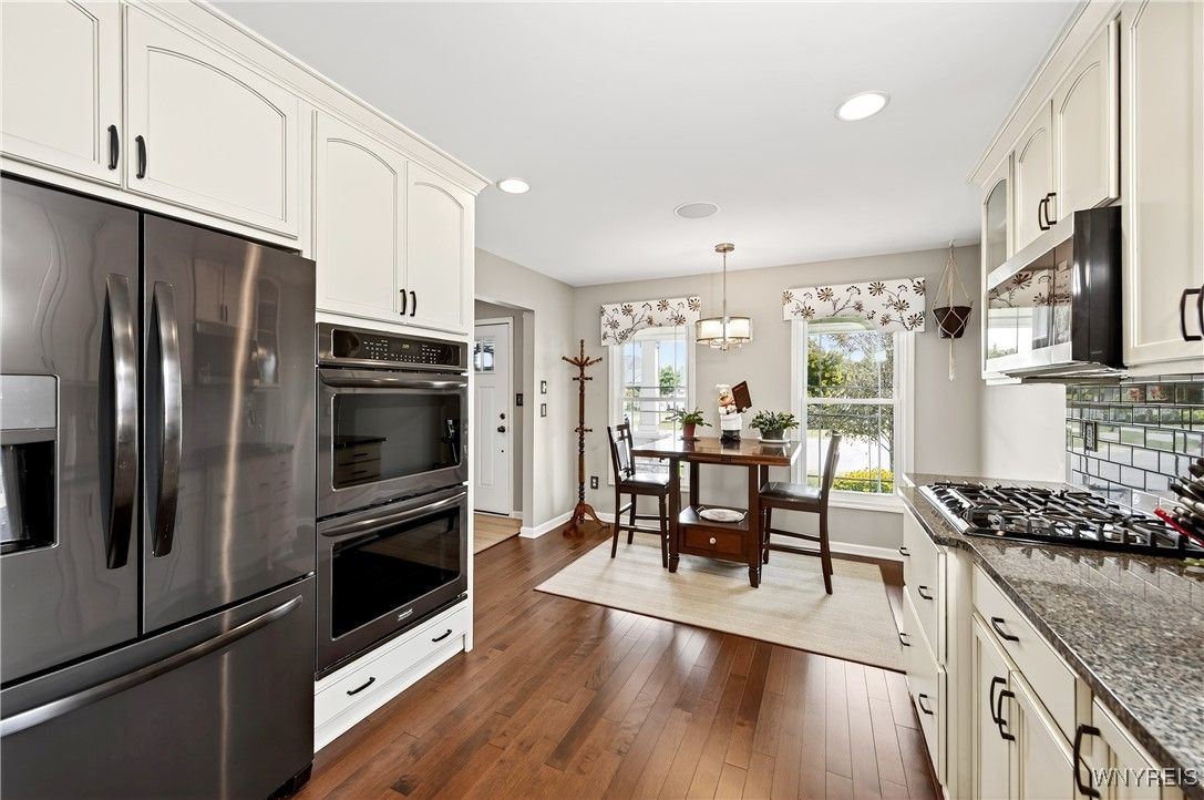 Chandelier, Dining room, Interior, Kitchen, Pendant Lights, Recessed Lighting, Wood Texture Flooring