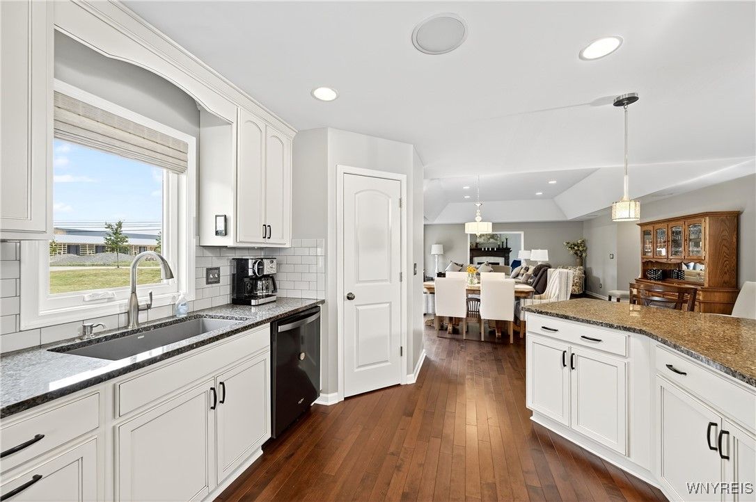 Dining room, Interior, Kitchen, Pendant Lights, Recessed Lighting, Wood Texture Flooring