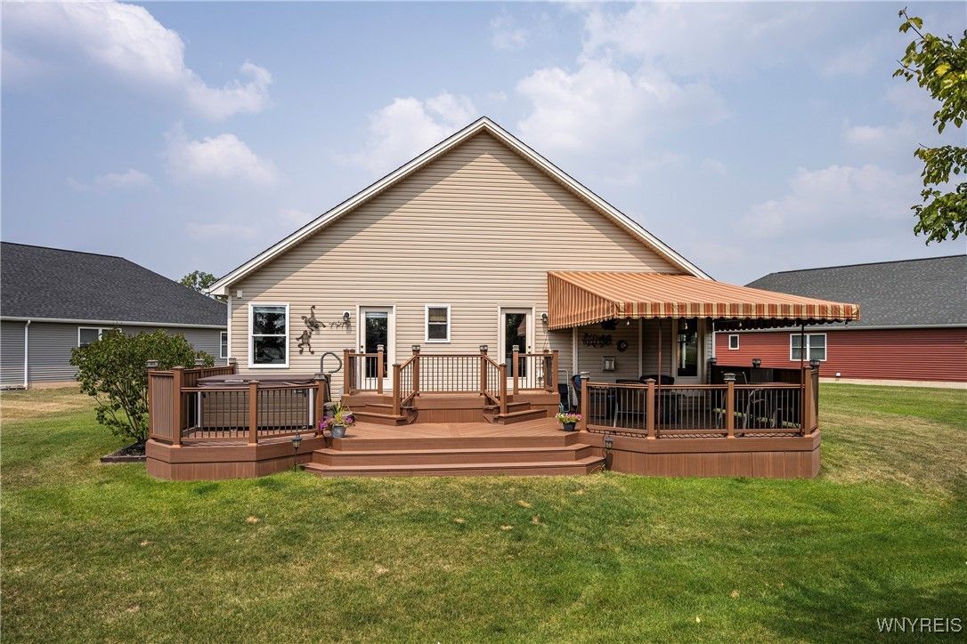 Backyard, Exterior, Hot Tub